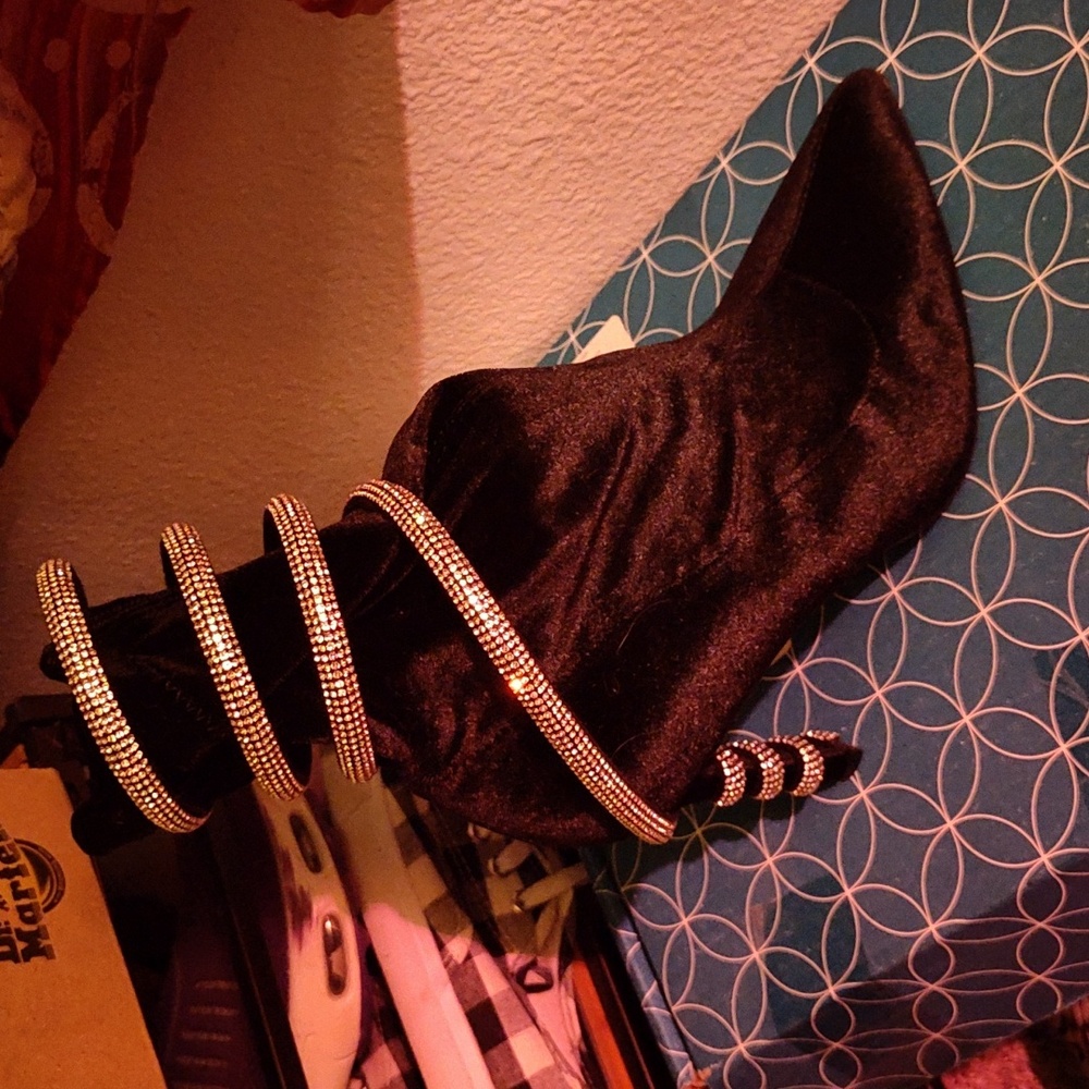 Windsor Black Velvet Silver Ring Heeled Sexy boot - Size 9